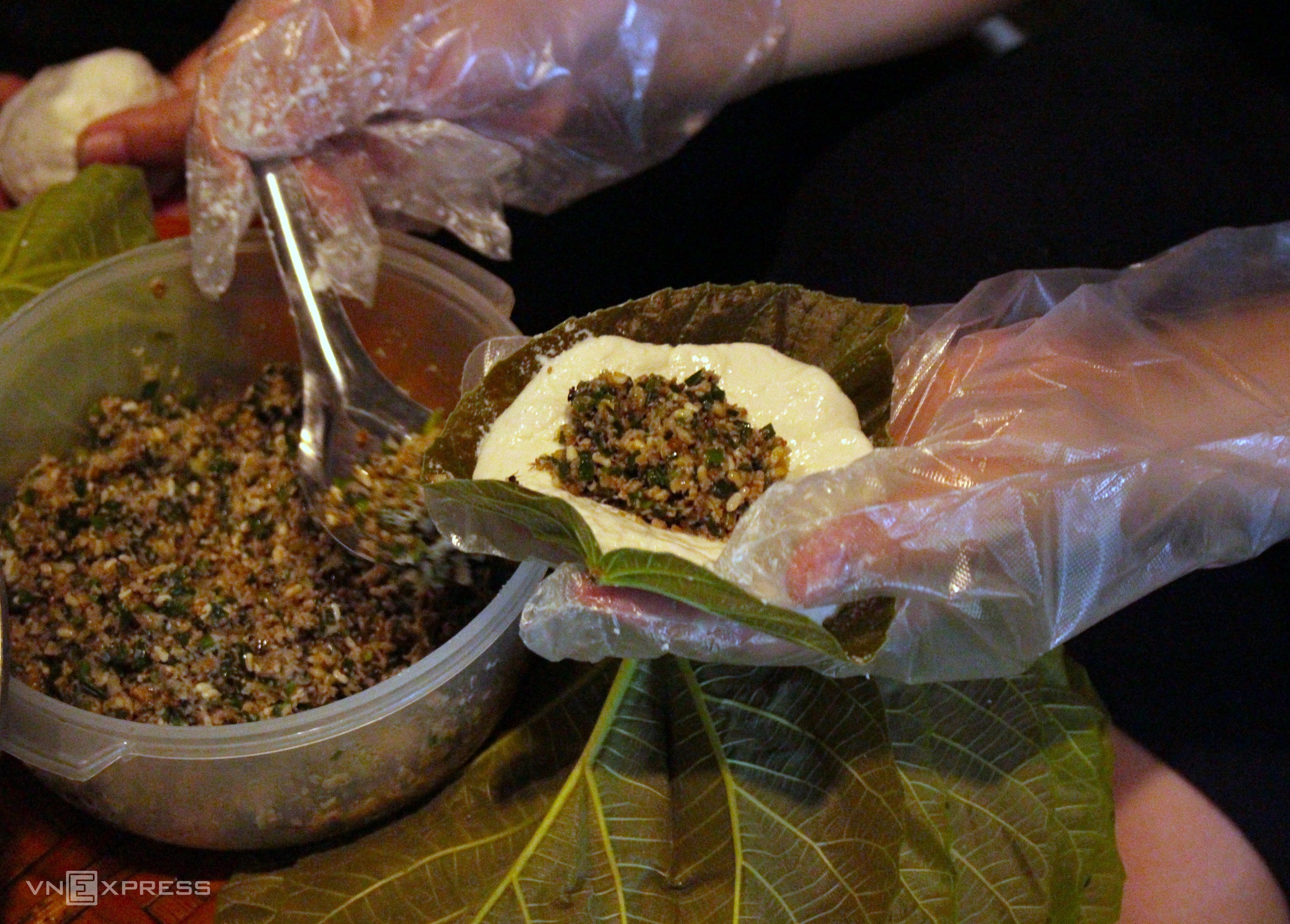 Bánh trứng kiến đặc sản Cao Bằng