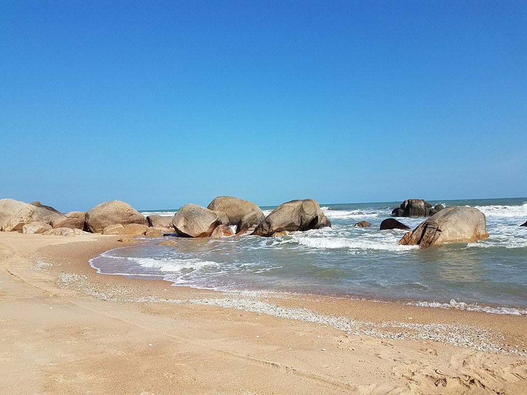 Khám phá bãi biển Suối Ồ