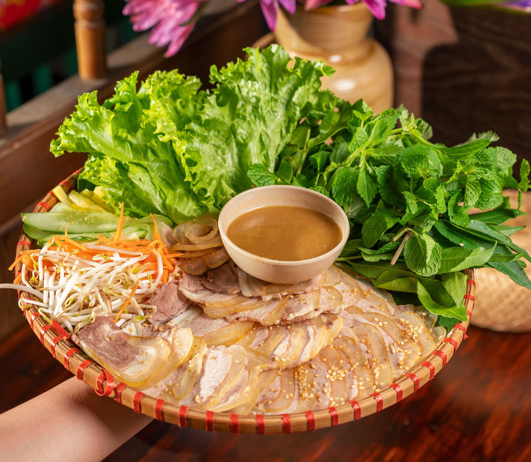 Bò tơ hấp cuốn bánh tráng-ivivu
