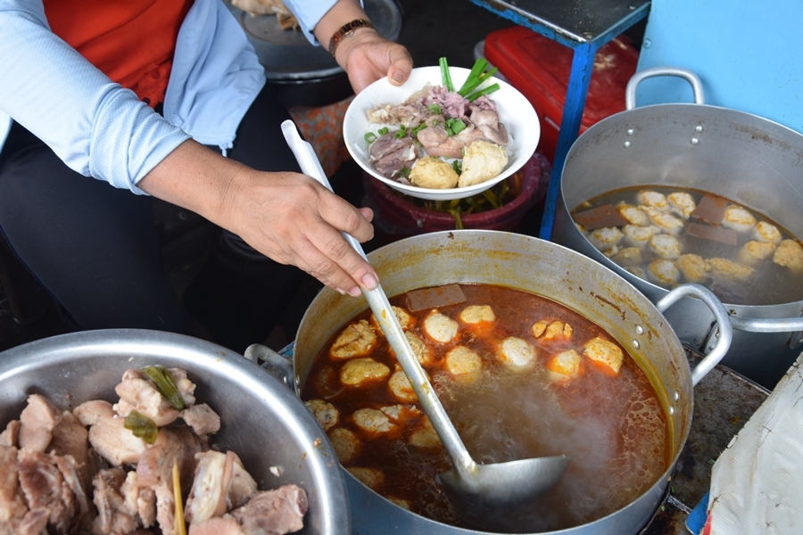 Quán bún bò Huế bà Tuyết tại Huế
