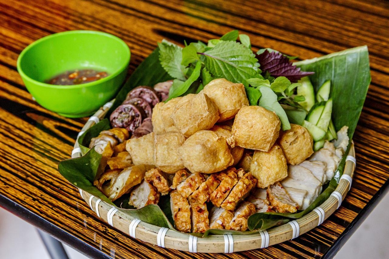 Linh hồn mắm tôm pha tắc đánh sủi bọt Mẹt bún đậu đầy đủ