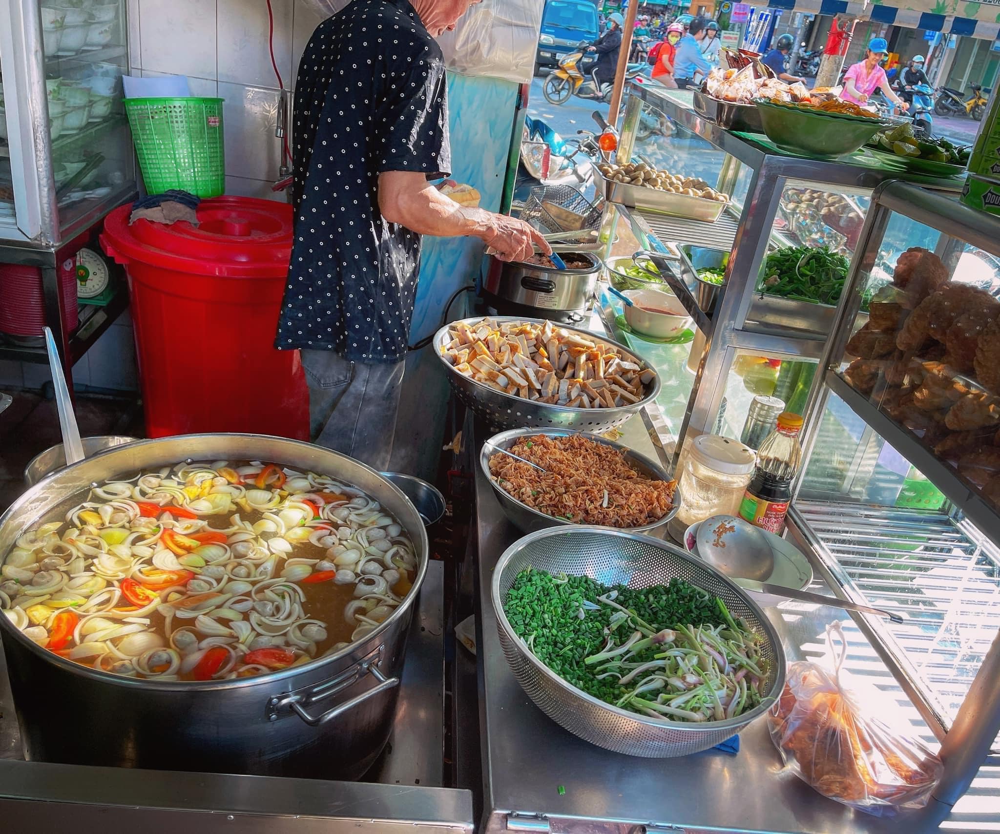 Quán bún chả cá Nguyên Loan nổi tiếng