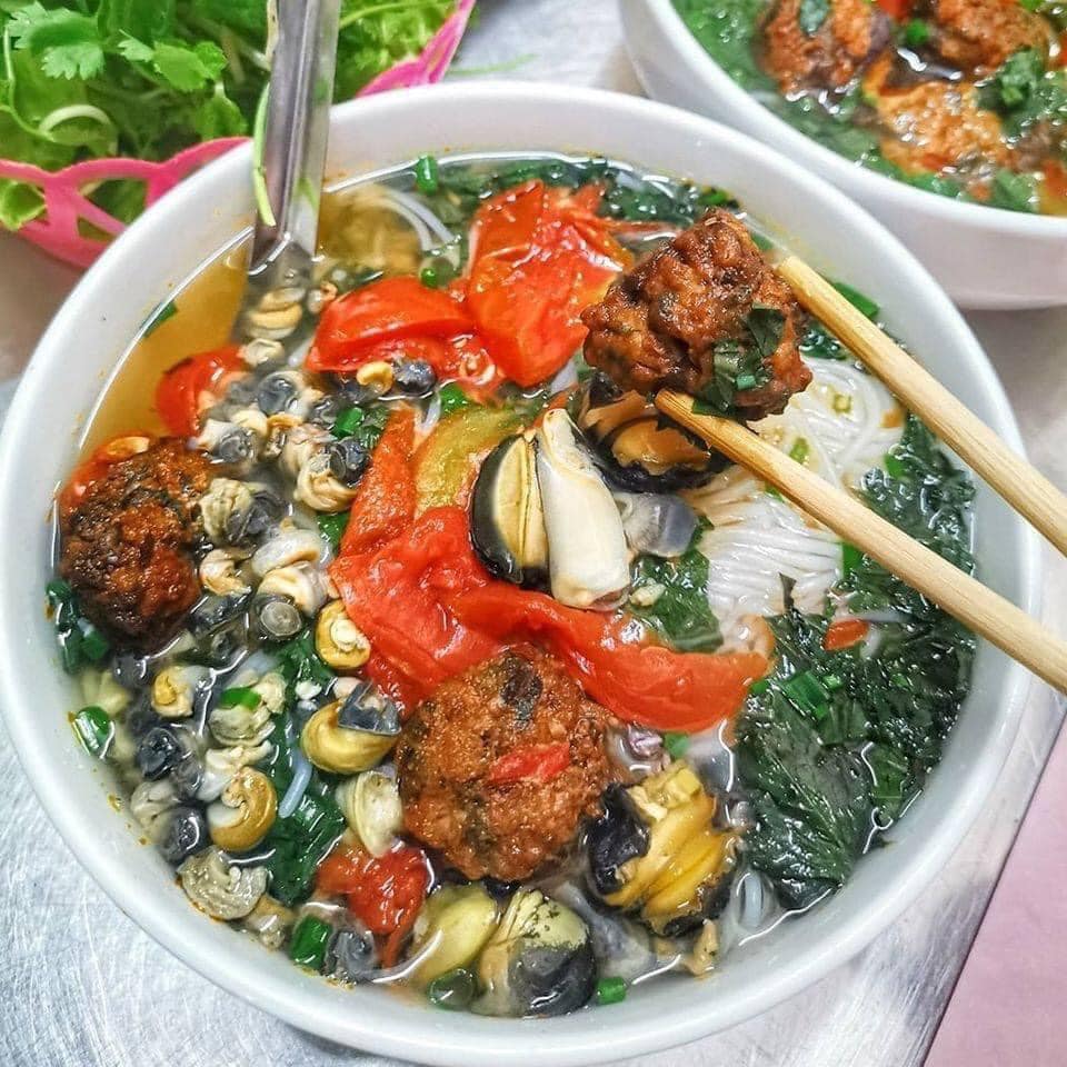 Bún ốc nguội Hà Nội tại quán cô Huệ