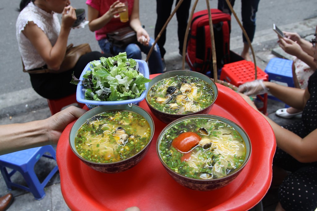 Không gian quán bún ốc Hà Nội Giang