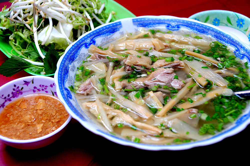 Bún măng vịt Lê Văn Sỹ - quán ăn Sài Gòn lâu năm