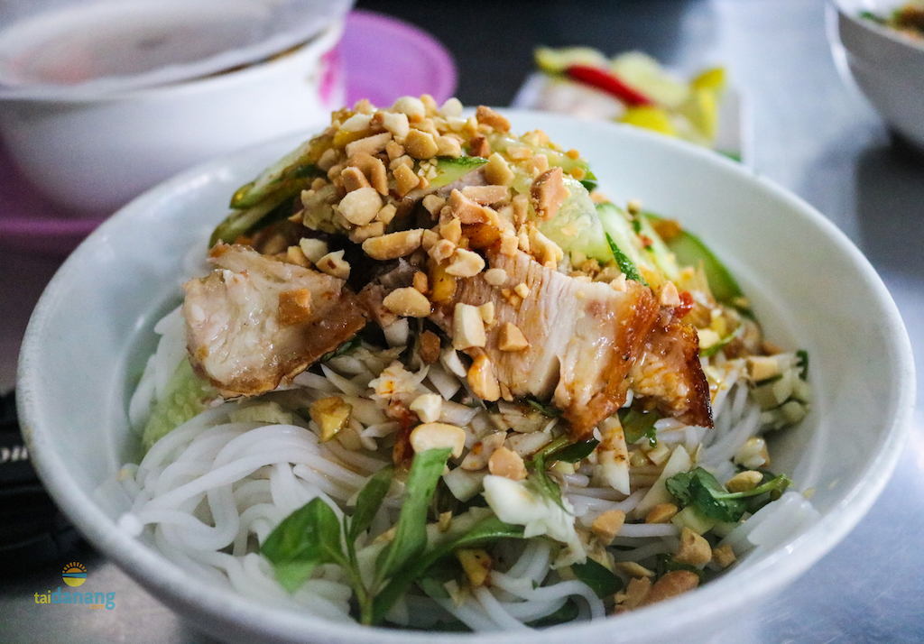 Nguyên liệu tươi ngon của bún mắm bà Đông Đà Nẵng