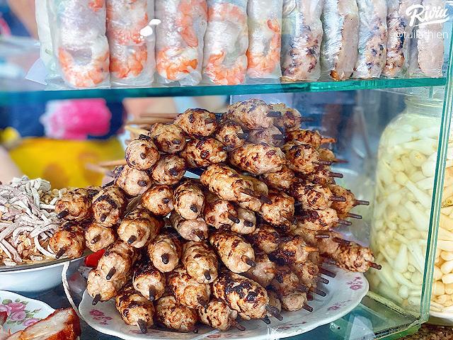 Bún nem nướng chợ Bà Chiểu rau sống