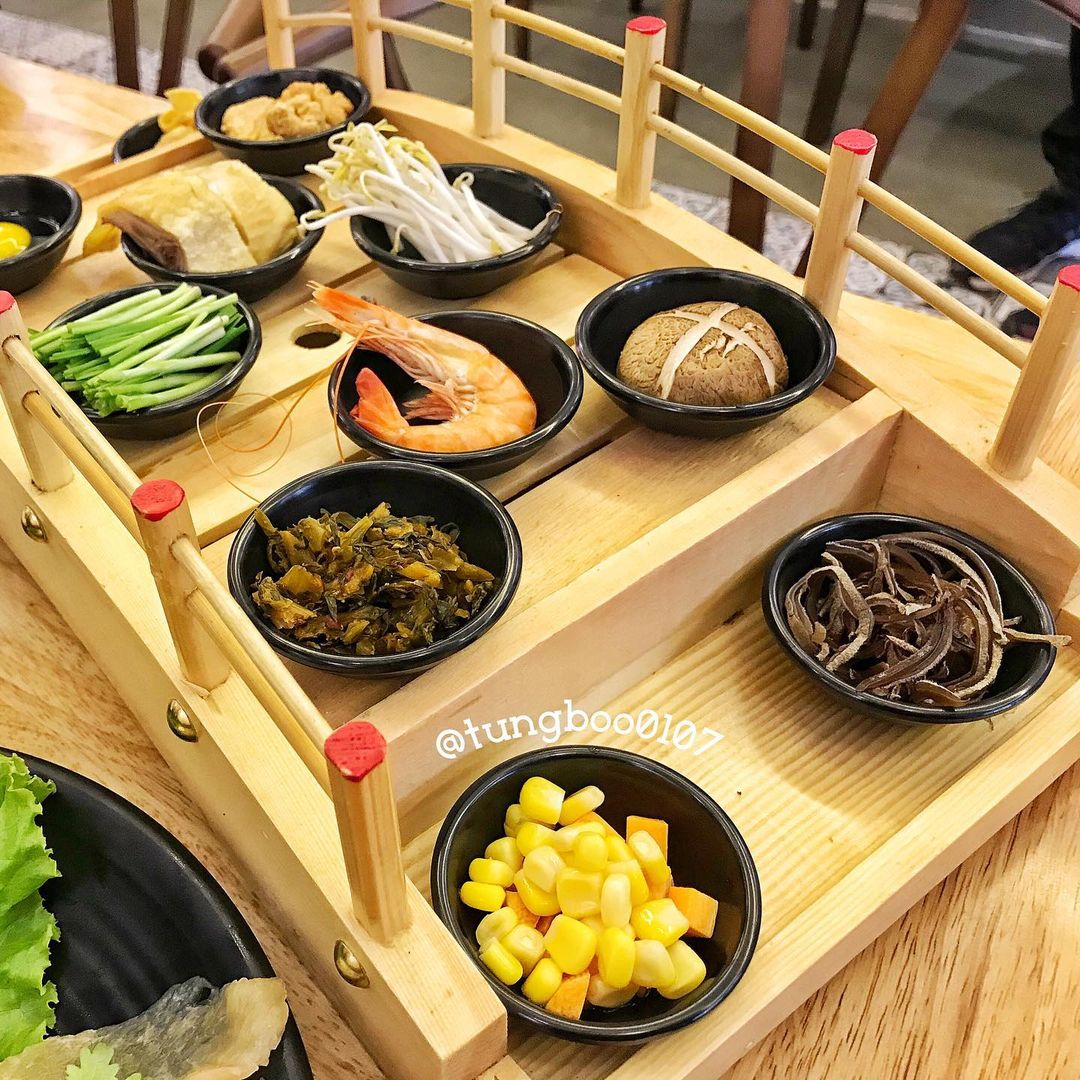 Bát bún qua cầu Vân Nam nóng hổi