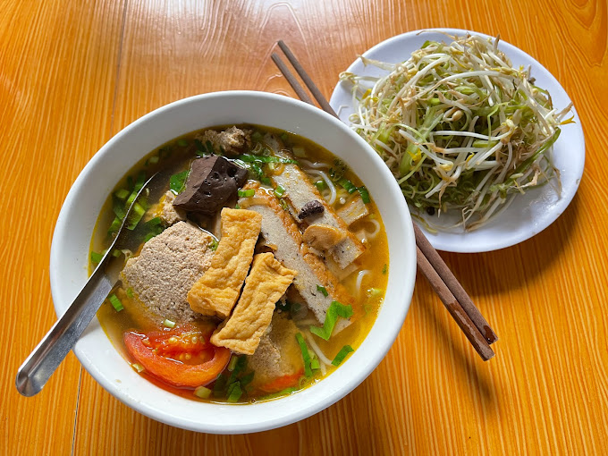 Bát bún riêu cua ngon tại quán ăn Côn Đảo