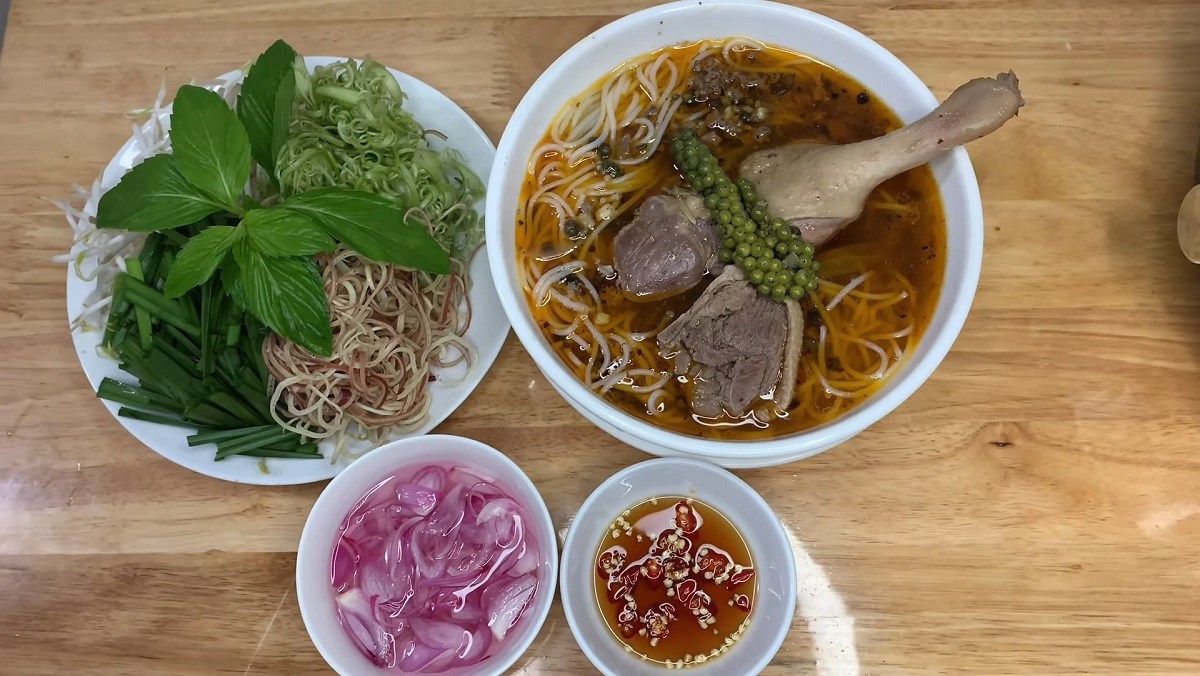 Bún vịt nấu tiêu đặc sản Sóc Trăng