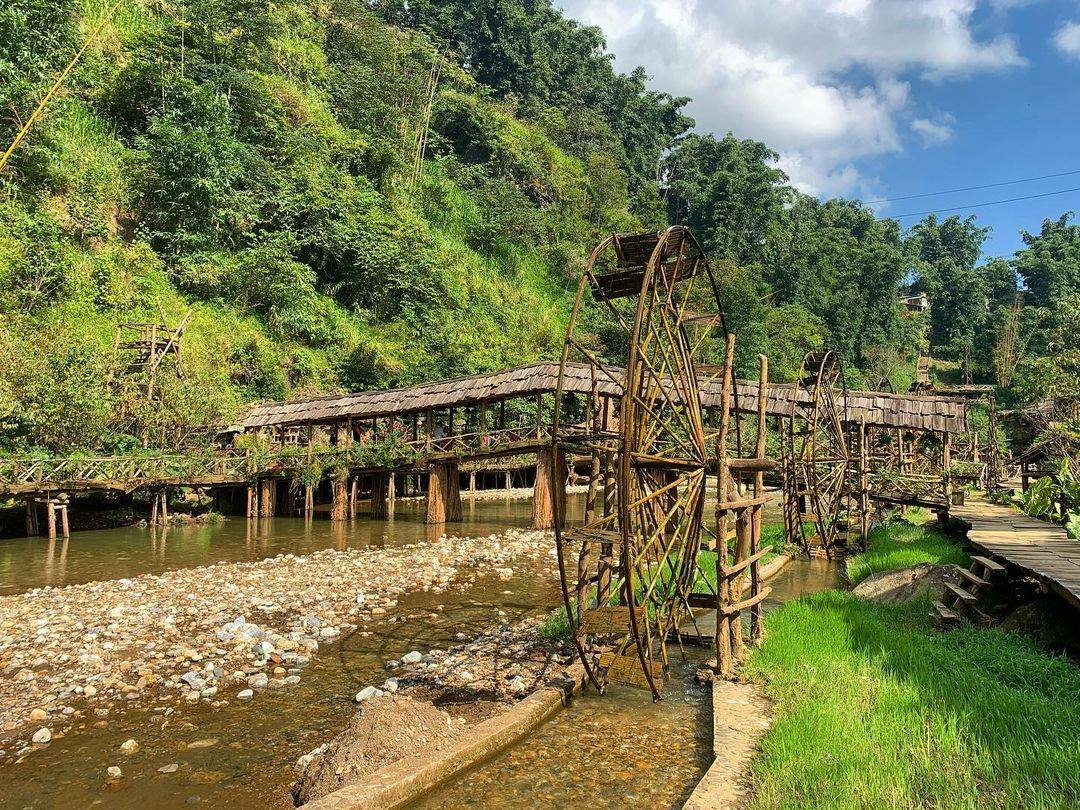 Nếp nhà gỗ bản Cát Cát tour Tây Bắc