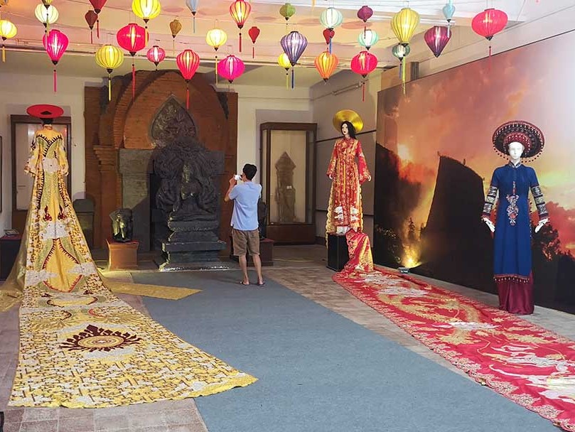 Trang phục truyền thống của các dân tộc tại Bảo tàng Khánh Hòa