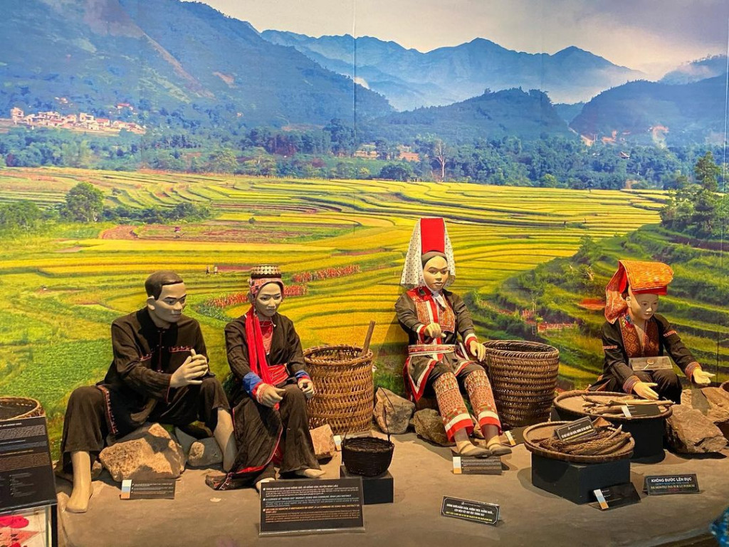Không gian trưng bày văn hóa dân tộc tại bảo tàng Quảng Ninh