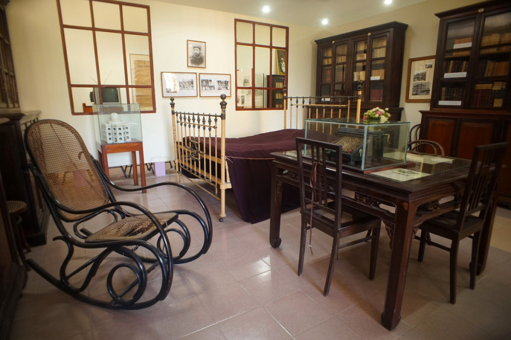 Không gian trưng bày tư liệu tại bảo tàng Yersin Nha Trang