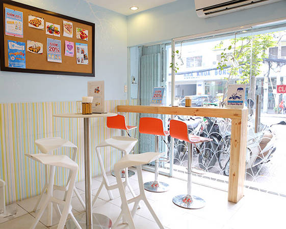 Một góc xinh xắn của quán.