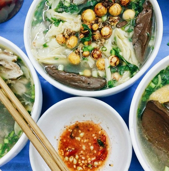 Bát bún ngan ngon Hà Nội kèm măng muối chua cay