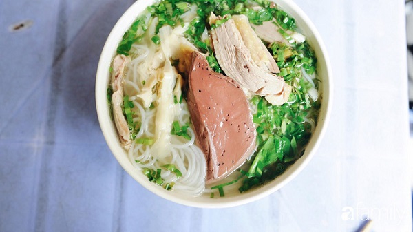 Không gian quán bún ngan Hà Nội Chùa Hà