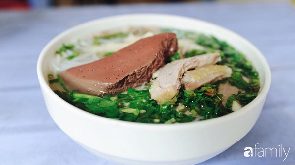 Món bún ngan Hà Nội đầy đặn tại Chùa Hà
