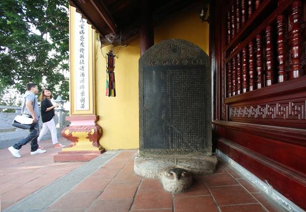 14 tấm bia được lưu giữ tại Chùa Trấn Quốc