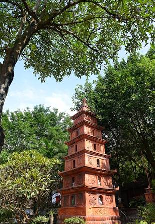 Tháp Thiên Hương làm từ gốm đất nung tại Việt Phủ Thành Chương