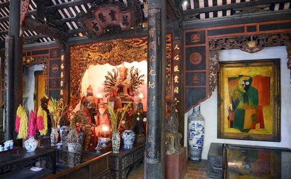 Gian thờ Phật tôn nghiêm tại Việt Phủ Thành Chương