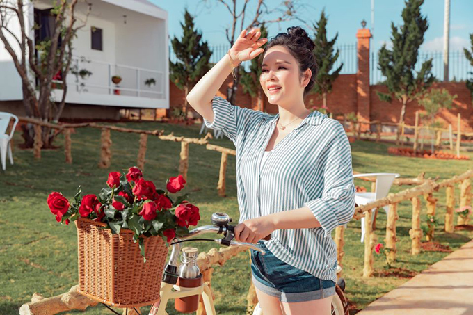 Resort Lý Nhã Kỳ nằm tại đường Măng Lin, phường 7, thành phố Đà Lạt. Khu nghỉ có diện tích 7.000 m2, được định giá hàng triệu đô, vừa được khai trương ngày 22/12 và đã mở cửa đón khách.