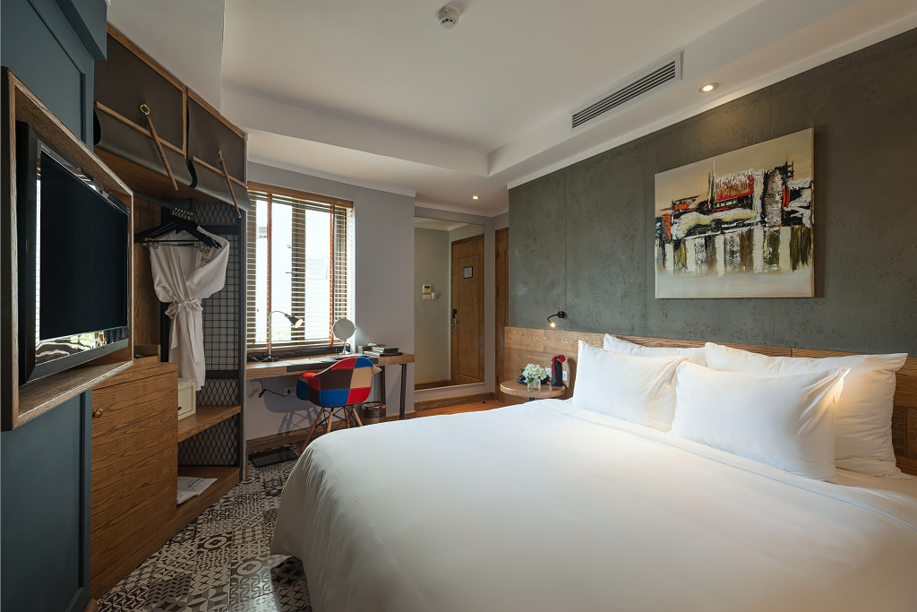 Vị trí thuận lợi của Bespoke Trendy Hà Nội gần phố cổ