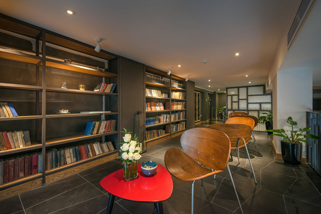 Parallel Cocktail Bar tại Bespoke Trendy Hà Nội