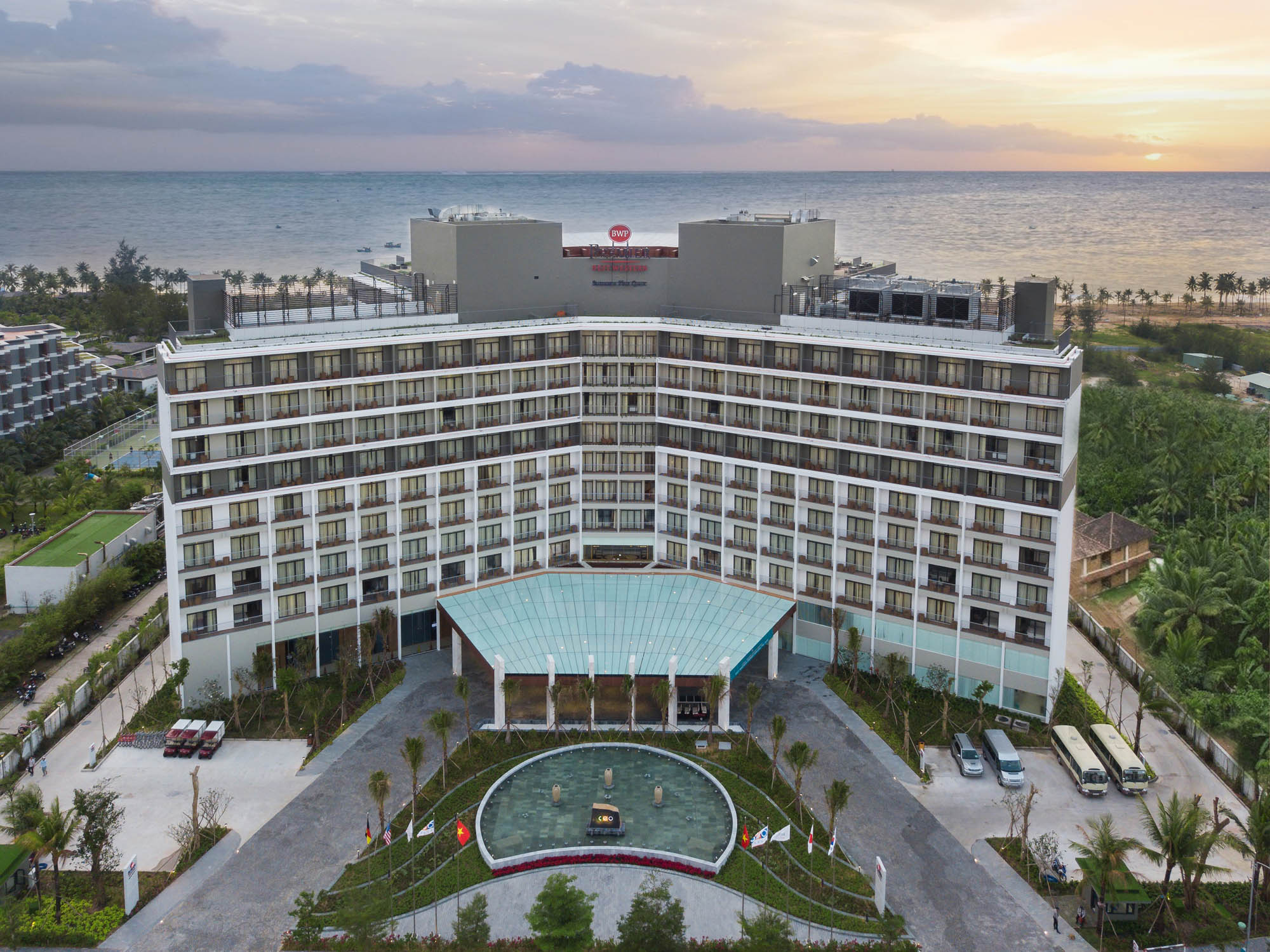 Hồ bơi Lagoon Pool dài 300m tại Best Western Premier Sonasea Phú Quốc