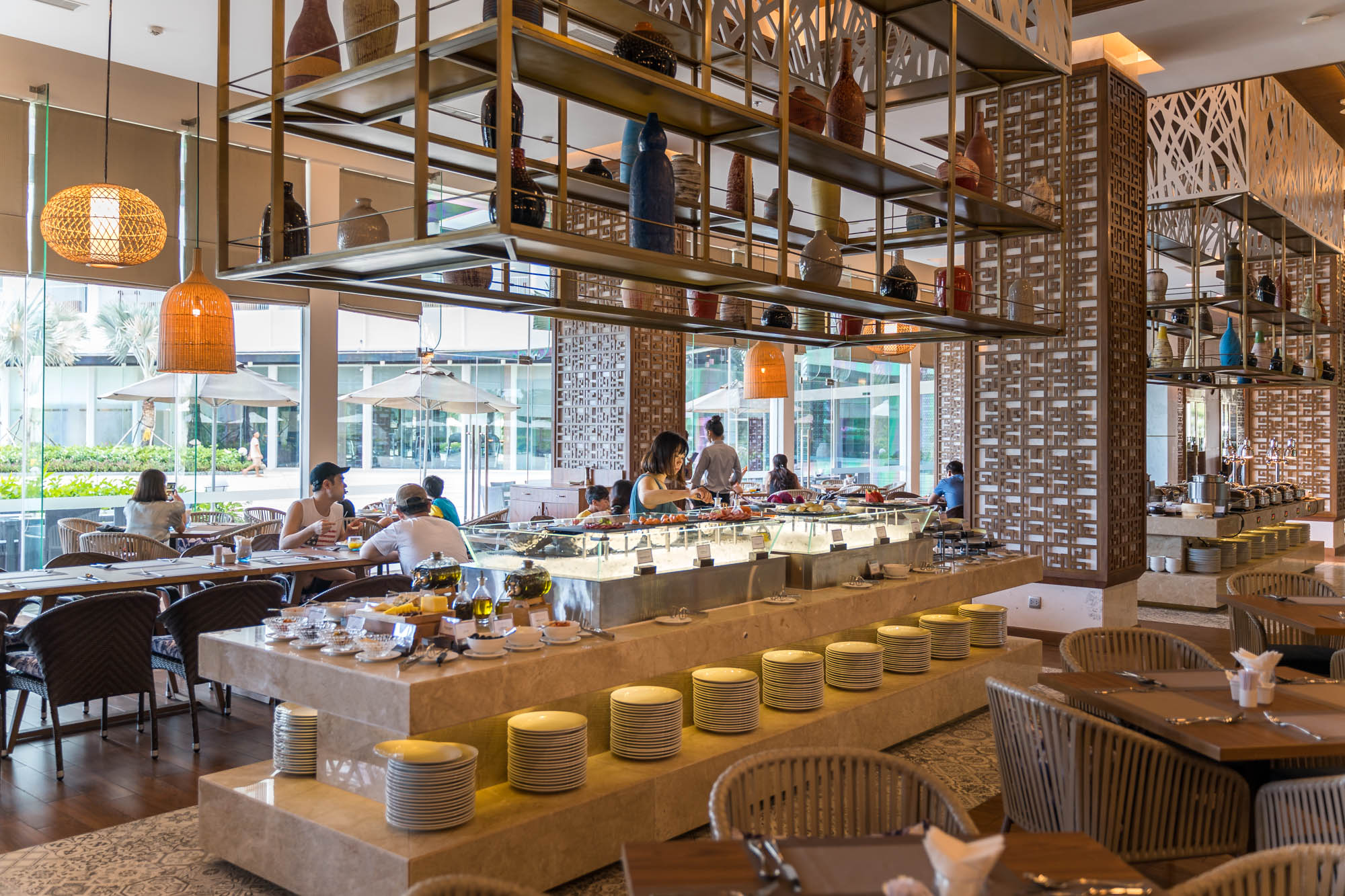 Không gian hồ bơi 300m Phú Quốc tại Best Western Premier Sonasea