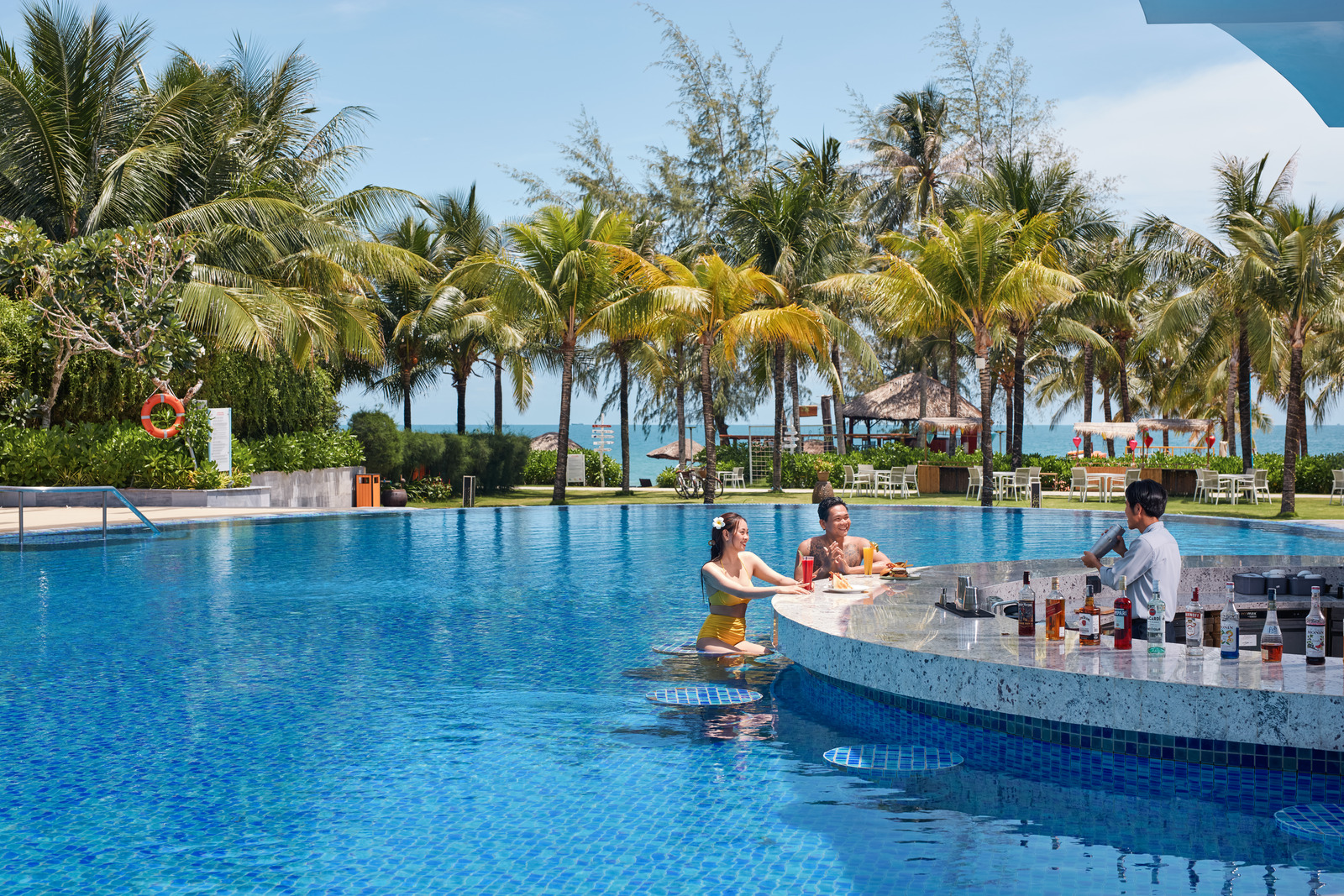 Không gian hồ bơi Best Western Premier Sonasea Phú Quốc