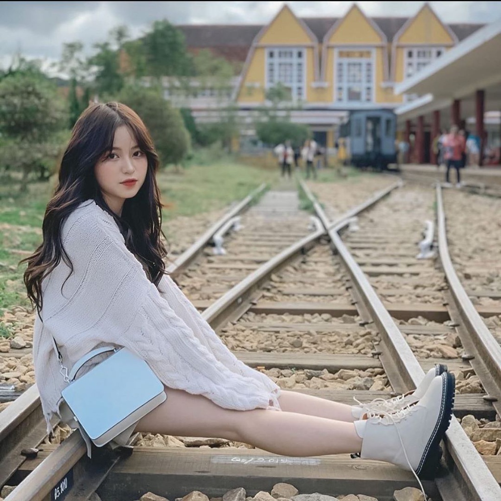 Sống ảo Đà Lạt với dáng ngồi bệt lãng mạn