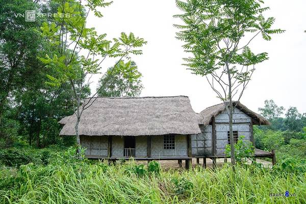 Khu vực tái hiện những ngôi nhà của người dân tộc phía Tây Bắc khá rộng và đa dạng với nhiều kiểu nhà ấn tượng. Tuy nhiên, lượng khách đến tham quan vẫn còn thưa thớt.