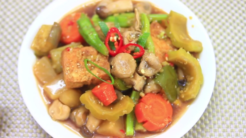 Món rau củ kho chay hoàn chỉnh thơm ngon