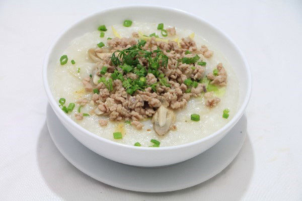 Nồi cháo thịt bằm sánh mịn sau khi nấu xong