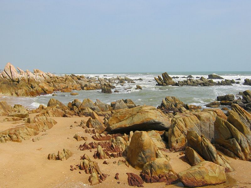 Bãi đá ở biển Thuận Quý, Bình Thuận