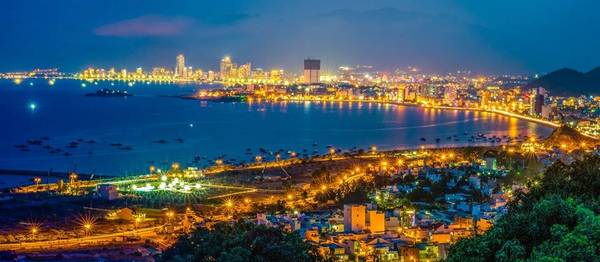 Vẻ đẹp lung linh về đêm sau khi ngắm biển Nha Trang lúc hoàng hôn