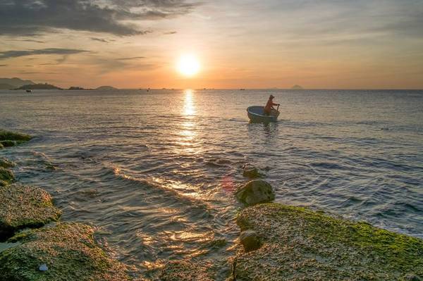Khoảnh khắc bình minh tinh khôi khi ngắm biển Nha Trang lúc sáng sớm