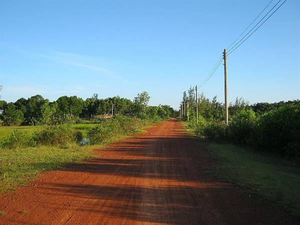 Đường tới biển Suối Ồ có nhiều đoạn khá hoang sơ