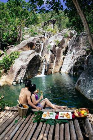 Trải nghiệm du thuyền lãng mạn tại vịnh