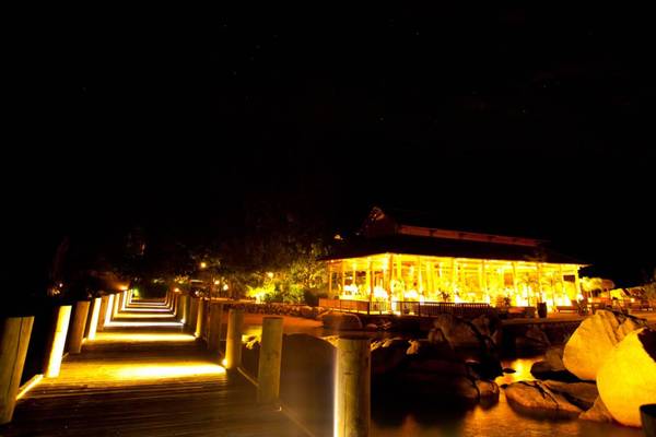 Lối đi rợp bóng cây tại Biệt thự An Lâm Ninh Vân Bay Nha Trang