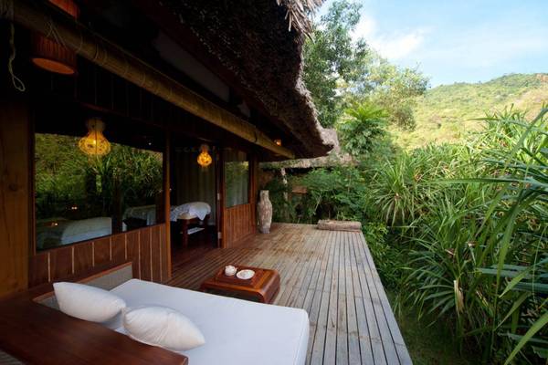 Thiết kế gỗ ấm áp bên trong Biệt thự An Lâm Ninh Vân Bay Nha Trang