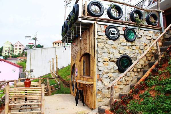 Phòng nghỉ ấm cúng bên trong biệt thự Hobbit Đà Lạt