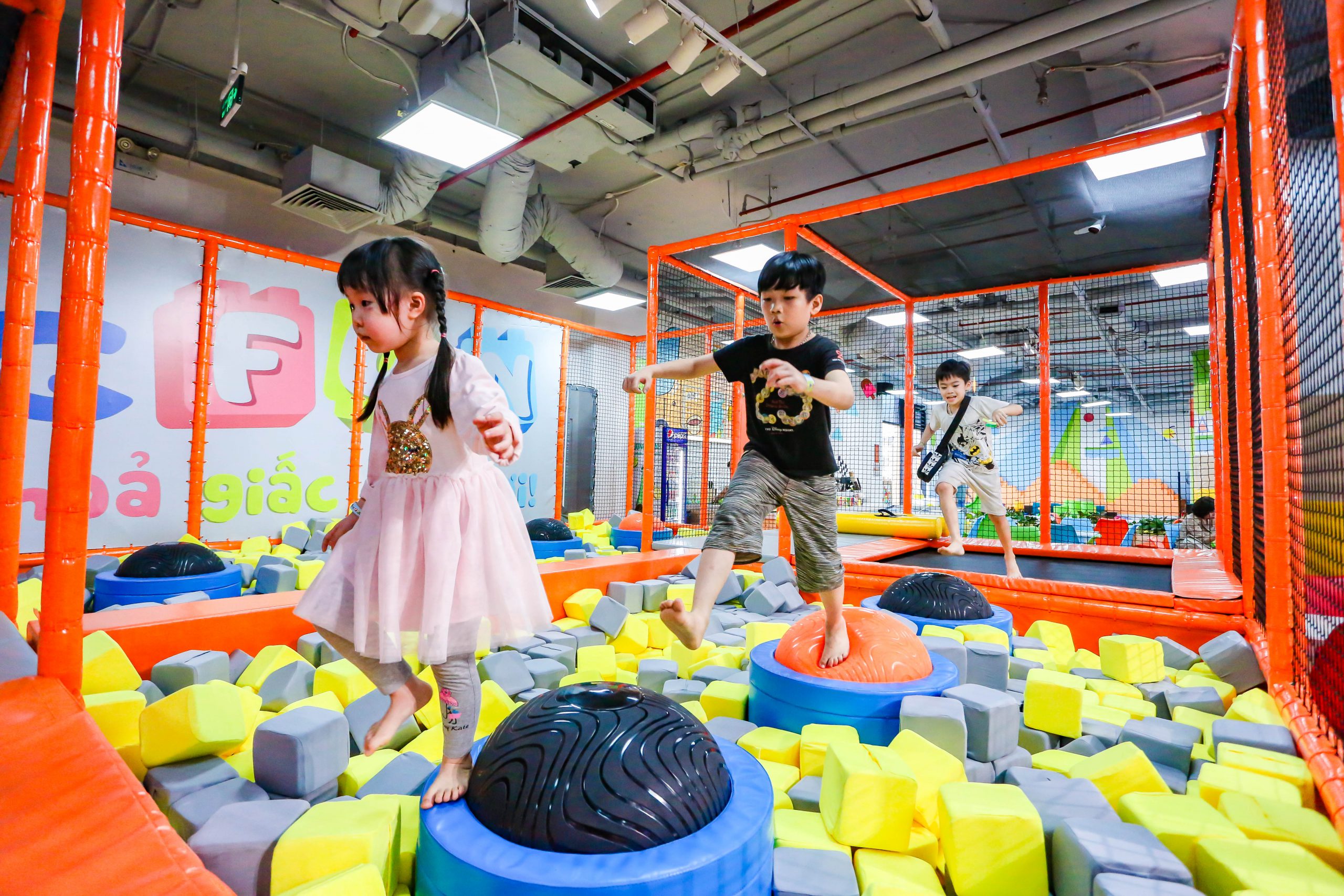Big-Fun-Vincom-Pham-Ngoc-Thach-ivivu-1