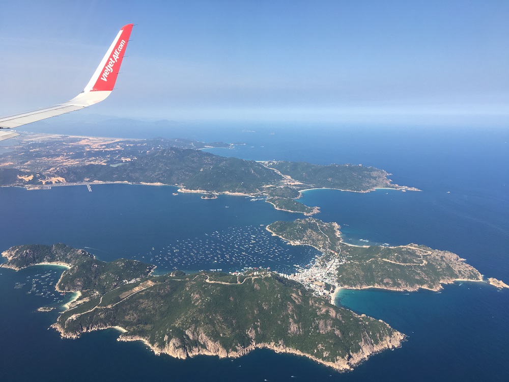 Đảo Bình Ba nhìn từ máy bay. Ảnh: Hoàng Thị Như Quỳnh.