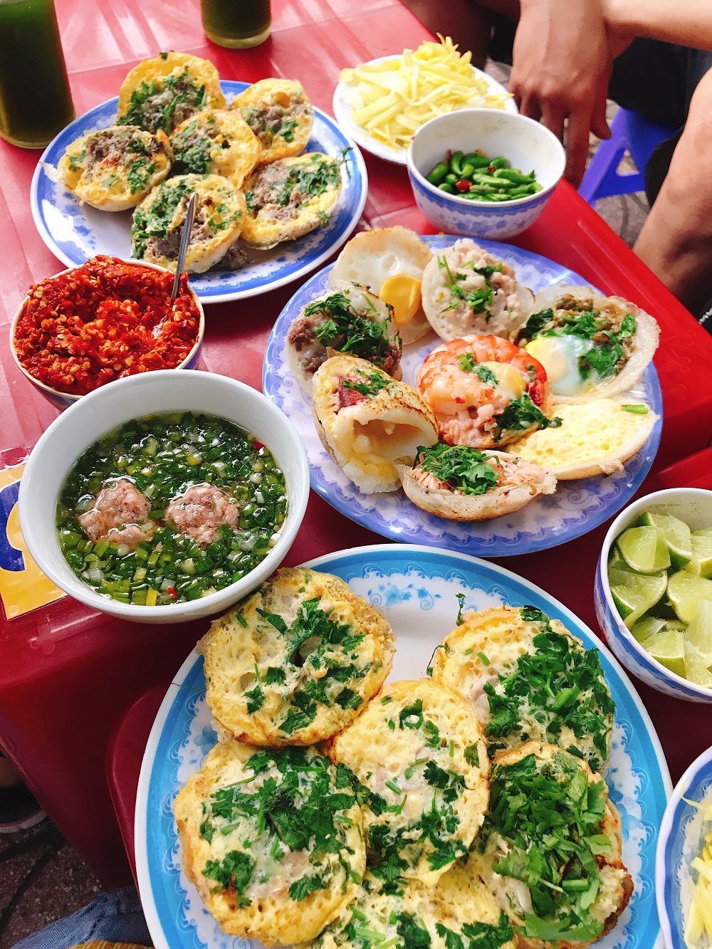 Bánh căn Khánh Hòa nổi tiếng với nhiều vị.