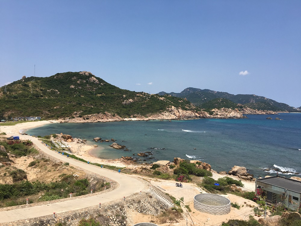 Bãi Chướng với những con dốc khá cao.