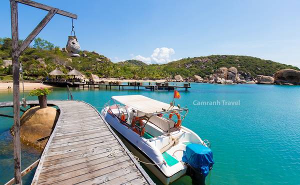 Cảnh biển xanh ngắt tại resort Ngọc Sương