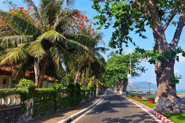 Phố vắng Côn Sơn.