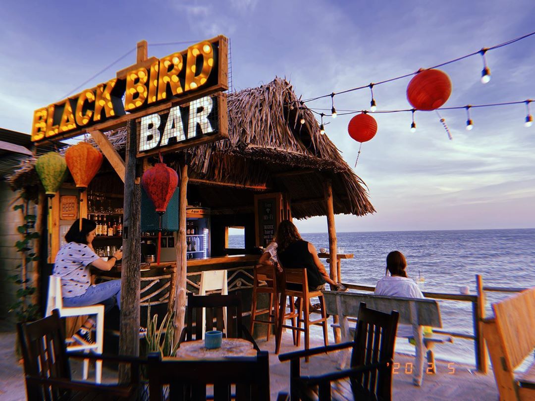 Blackbird Beach Bar view biển Phan Thiết